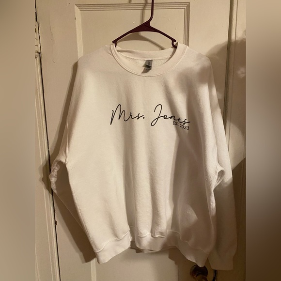 Custom bridal sweatshirt (Mrs. Jones) - Picture 5 of 5
